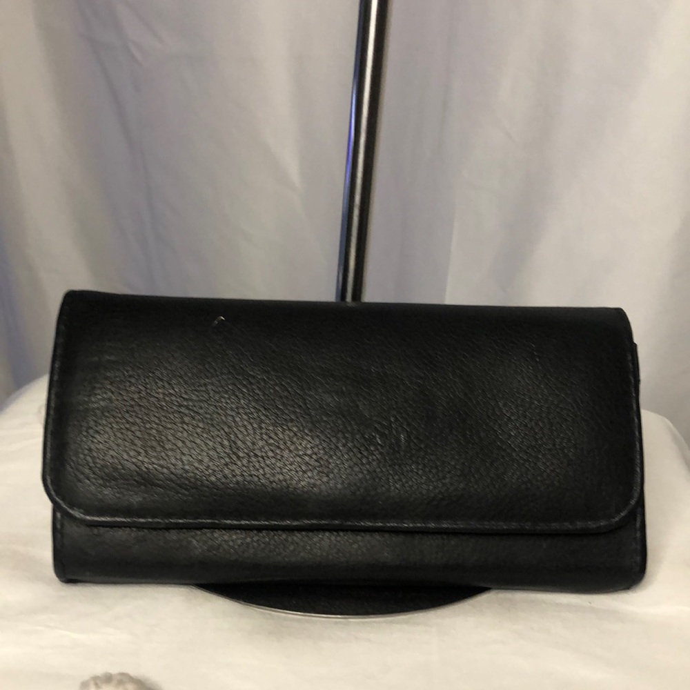 WILSONS LEATHER black wallet. Holds up to 10 cards. Check book holder.